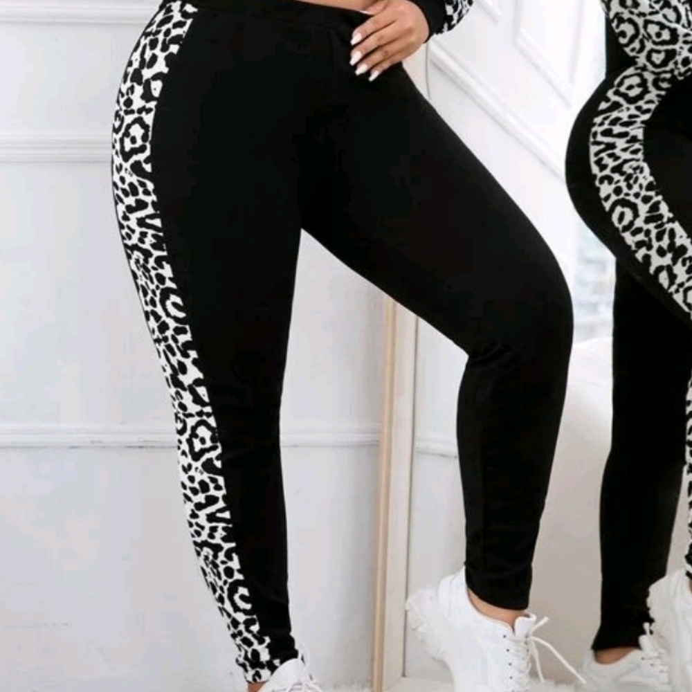 Shein Curve Black/ White Leopard Printed leggings ♥️